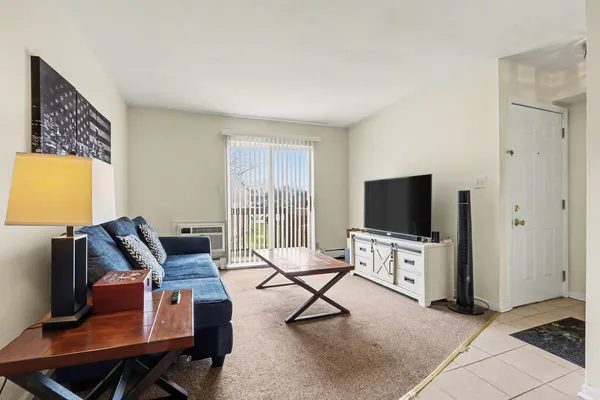 $146,000 | 1900 Light Road, Unit 210, Oswego, IL 60543