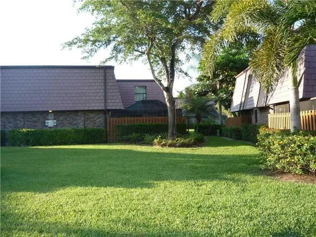 $2,450 | 7539 Courtyard Run East, Boca Raton, FL 33433