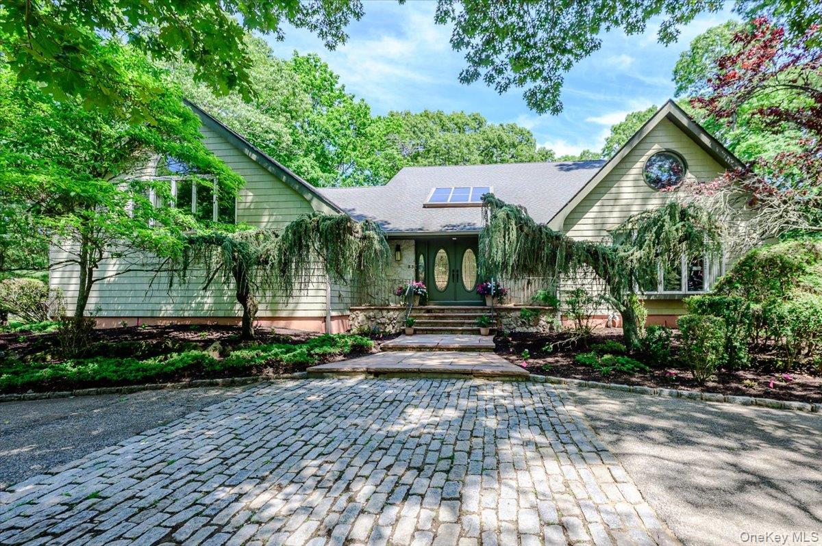 33 Meadowfarm Road East Islip, NY 11730 - Photo 1 of 41