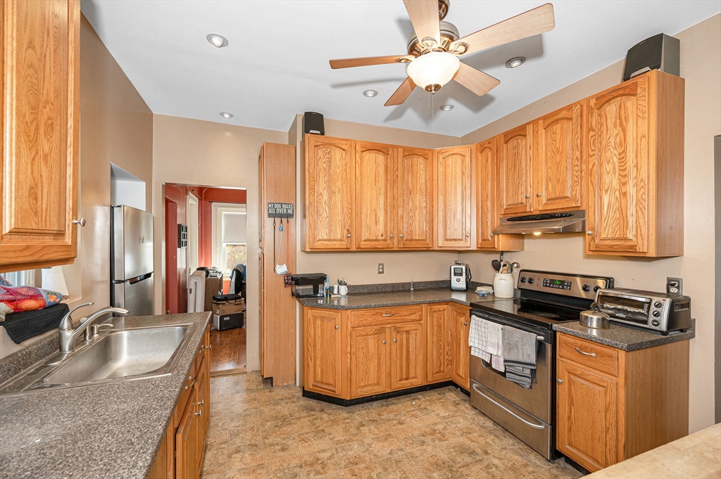 7 East Dracut Road Methuen, MA 01844 - Photo 2 of 27 Gallery Image 2