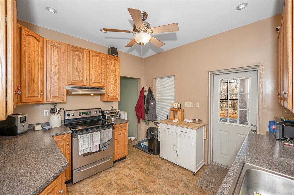 7 East Dracut Road Methuen, MA 01844 - Photo 3 of 27 Gallery Image 3