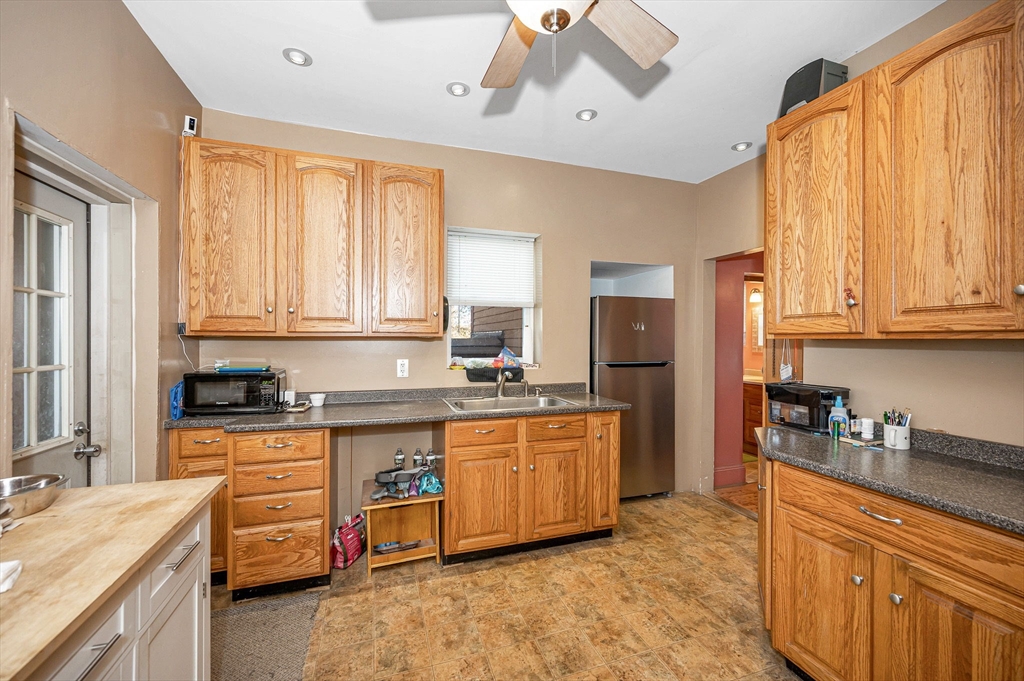 7 East Dracut Road Methuen, MA 01844 - Photo 5 of 27 Gallery Image 5