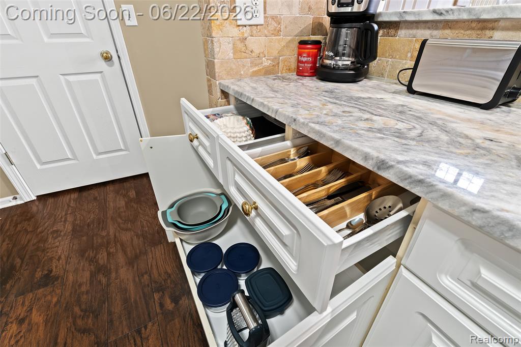 11 North Squirrel Road Auburn Hills, MI 48326 - Photo 17 of 51