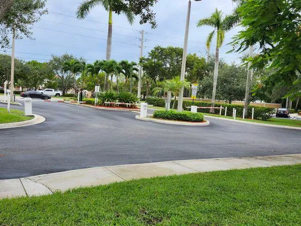 $1,950 | 3810 North Jog Road, Unit 202, West Palm Beach, FL 33411