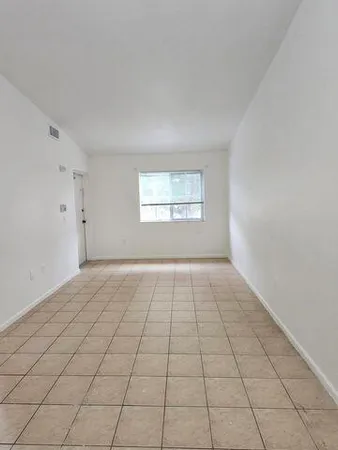 $1,950 | 3810 North Jog Road, Unit 202, West Palm Beach, FL 33411