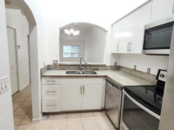 $1,950 | 3810 North Jog Road, Unit 202, West Palm Beach, FL 33411