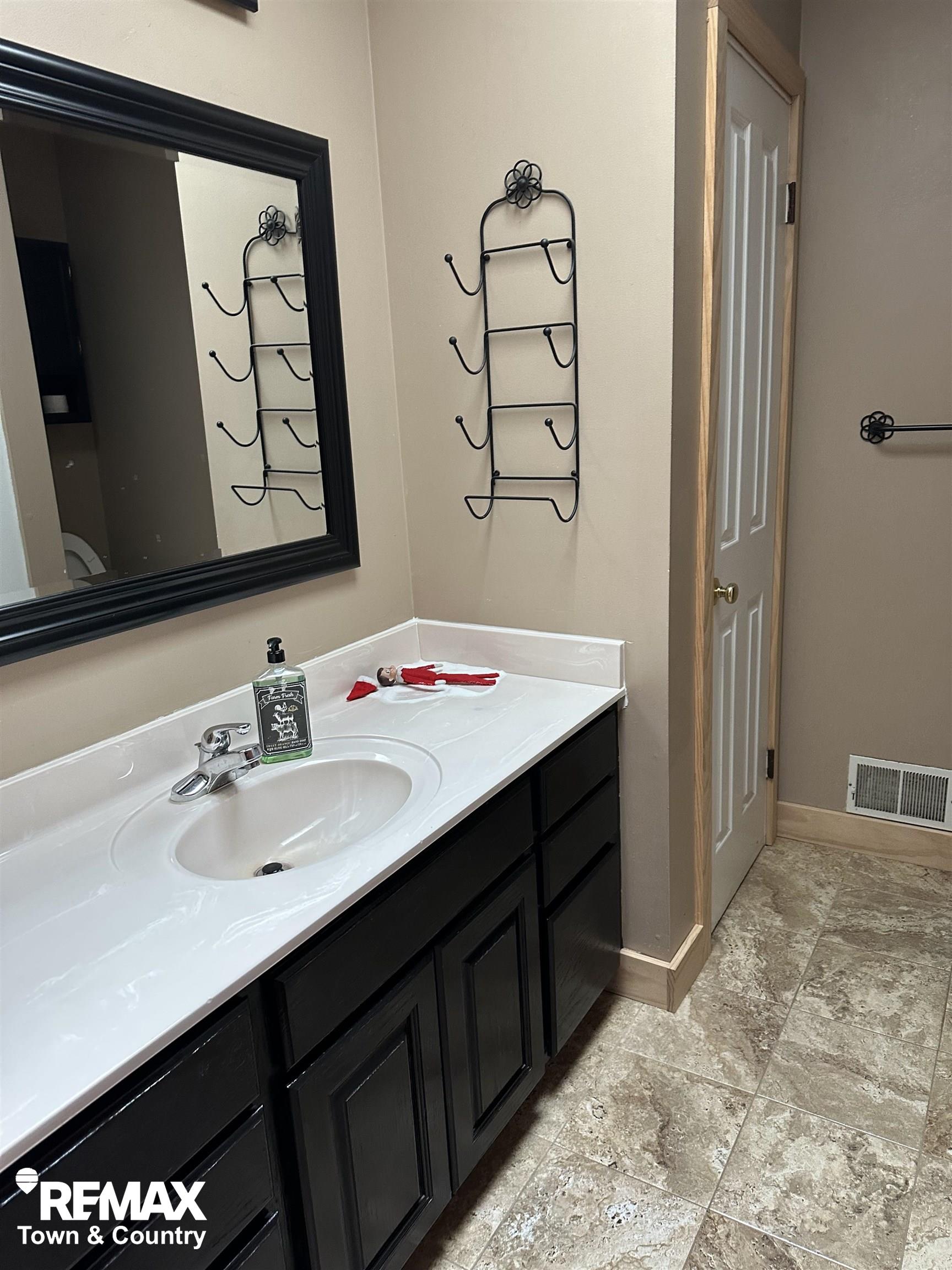 6484 Kelly Road Flushing, MI 48433 - Photo 11 of 37 50163162-f6fe2c8f-8687-41ec-a64e-cfa778819a9e.JPG
