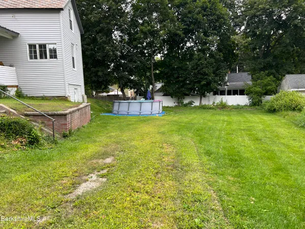 a view of a house with a backyard