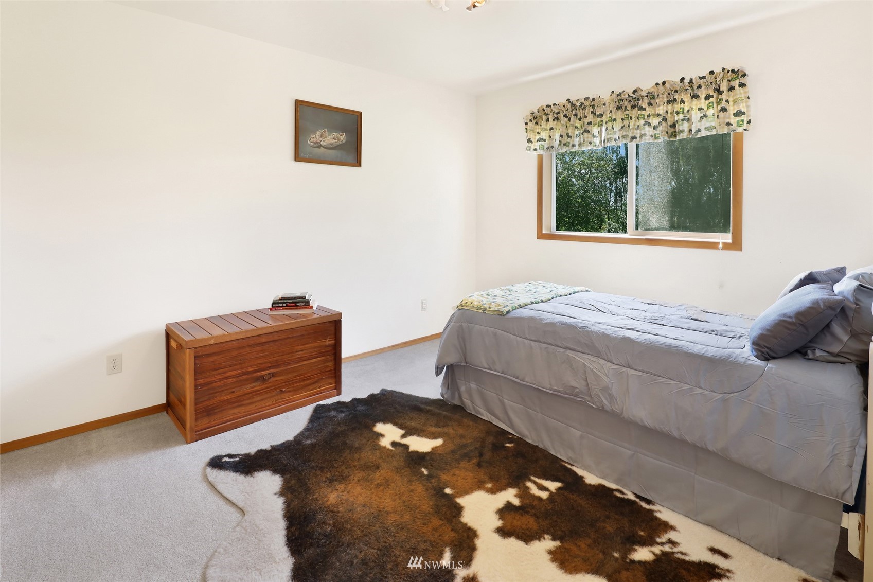 3938 Bowen Road Sumas, WA 98295 - Photo 15 of 34 a bedroom with a bed and a dresser