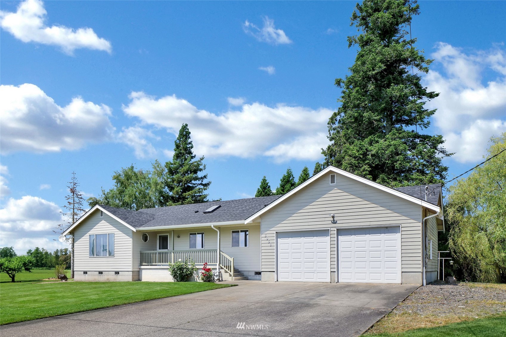 3938 Bowen Road Sumas, WA 98295 - Photo 2 of 34 a front view of a house with a yard and garage