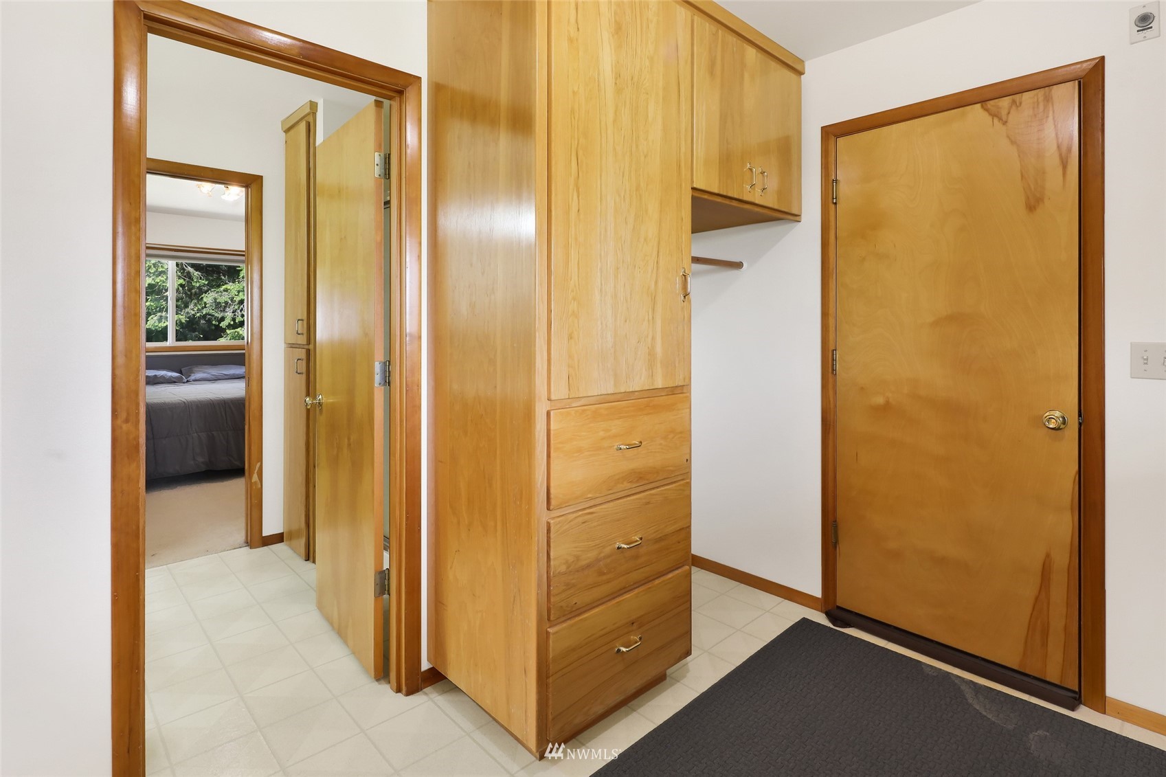3938 Bowen Road Sumas, WA 98295 - Photo 24 of 34 a view of a bathroom with a glass door