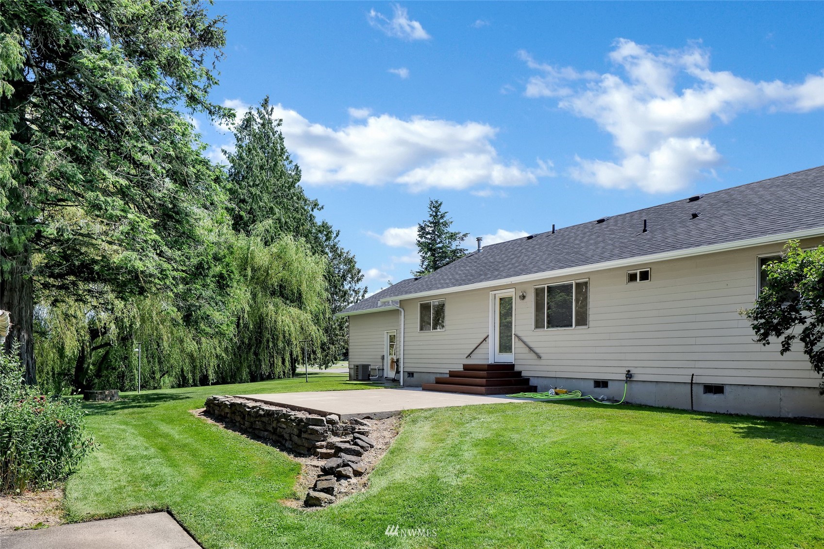 3938 Bowen Road Sumas, WA 98295 - Photo 29 of 34 a view of a backyard with plants and a patio