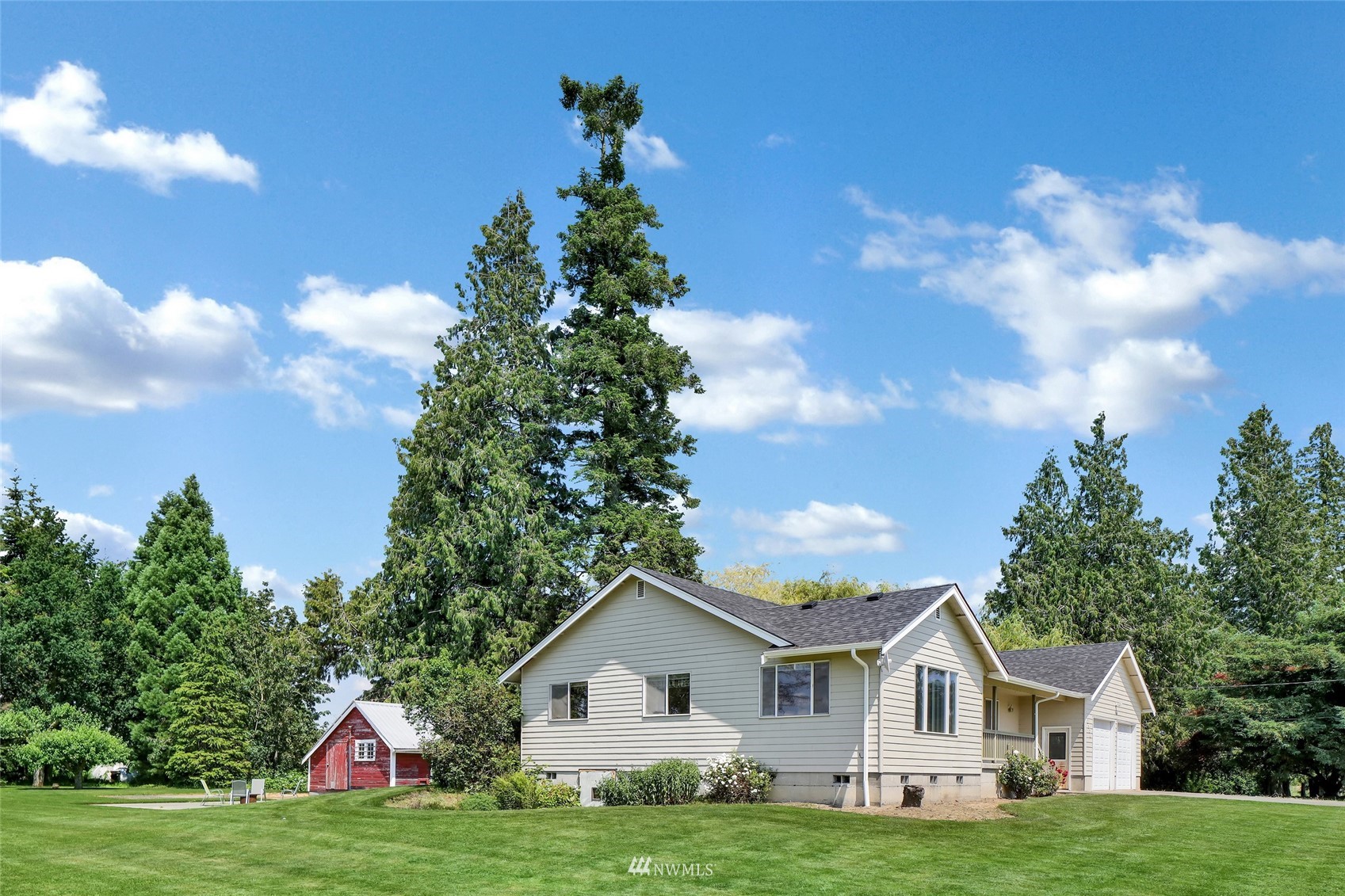 3938 Bowen Road Sumas, WA 98295 - Photo 32 of 34 a house with green field in front of it