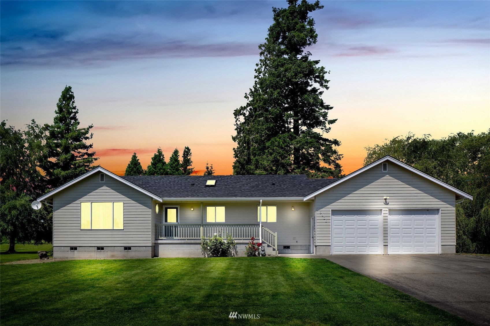 3938 Bowen Road Sumas, WA 98295 - Photo 34 of 34 a front view of a house with a yard and garage