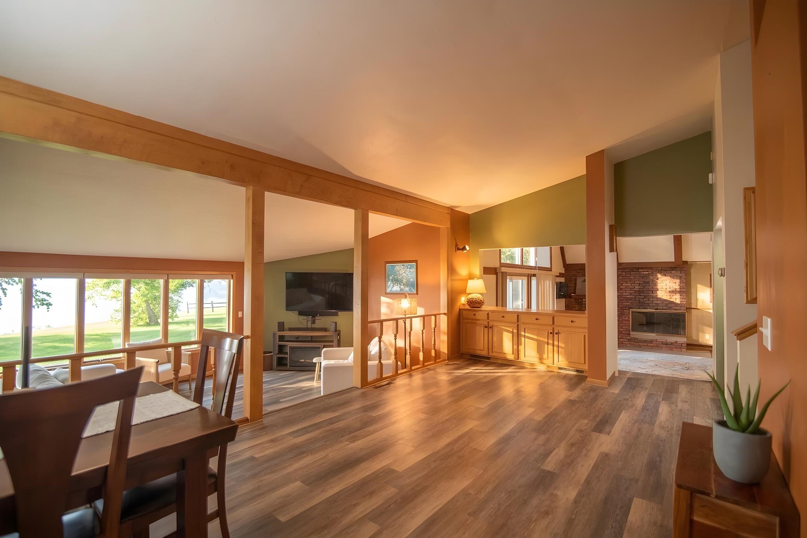 1537 Cove Road Sturgeon Bay, WI 54235 - Photo 8 of 33