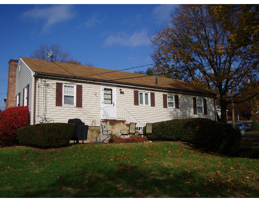 5 Innitou Road Woburn, MA 01801 - Photo 2 of 8 Gallery Image 2