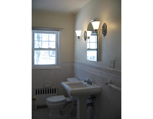 5 Innitou Road Woburn, MA 01801 - Photo 5 of 8 Gallery Image 5