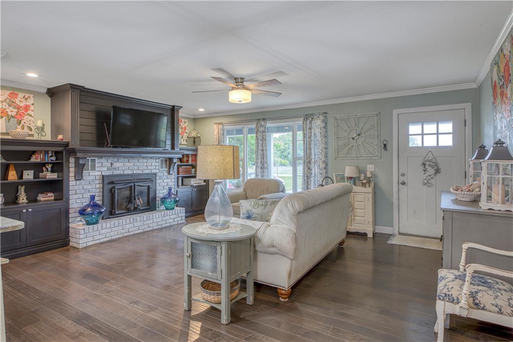 807 Carline Road Girard, KS 66743 - Photo 4 of 26