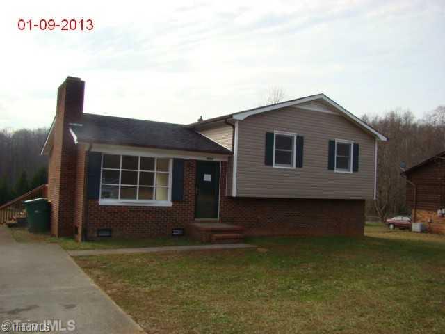5998 Robinhood Road Pfafftown, NC 27040 - Photo 1 of 5 Exterior Front.