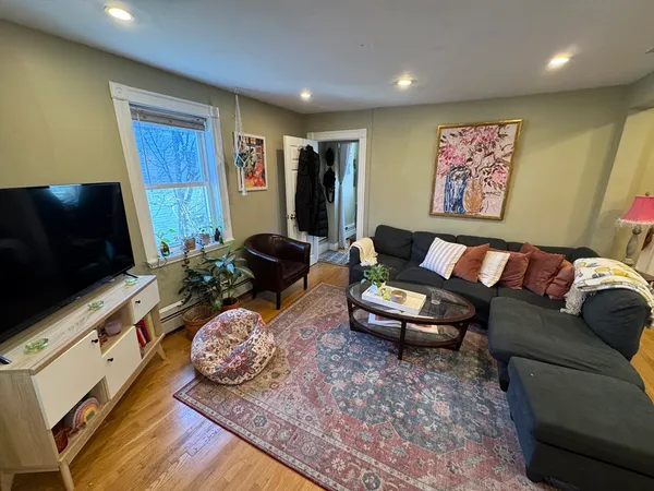 $5,250 | 735 Somerville Avenue, Unit 3, Somerville, MA 02143