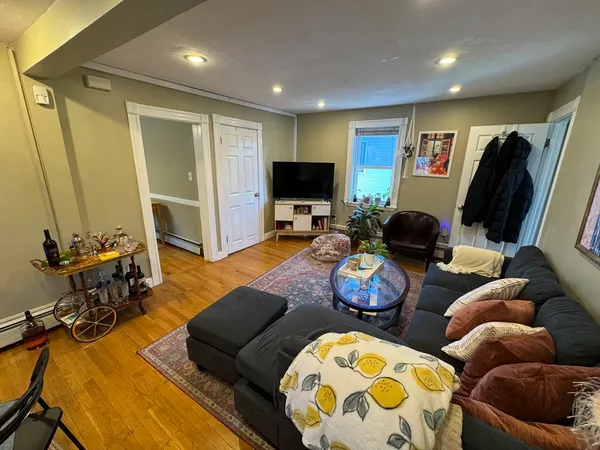 $5,250 | 735 Somerville Avenue, Unit 3, Somerville, MA 02143