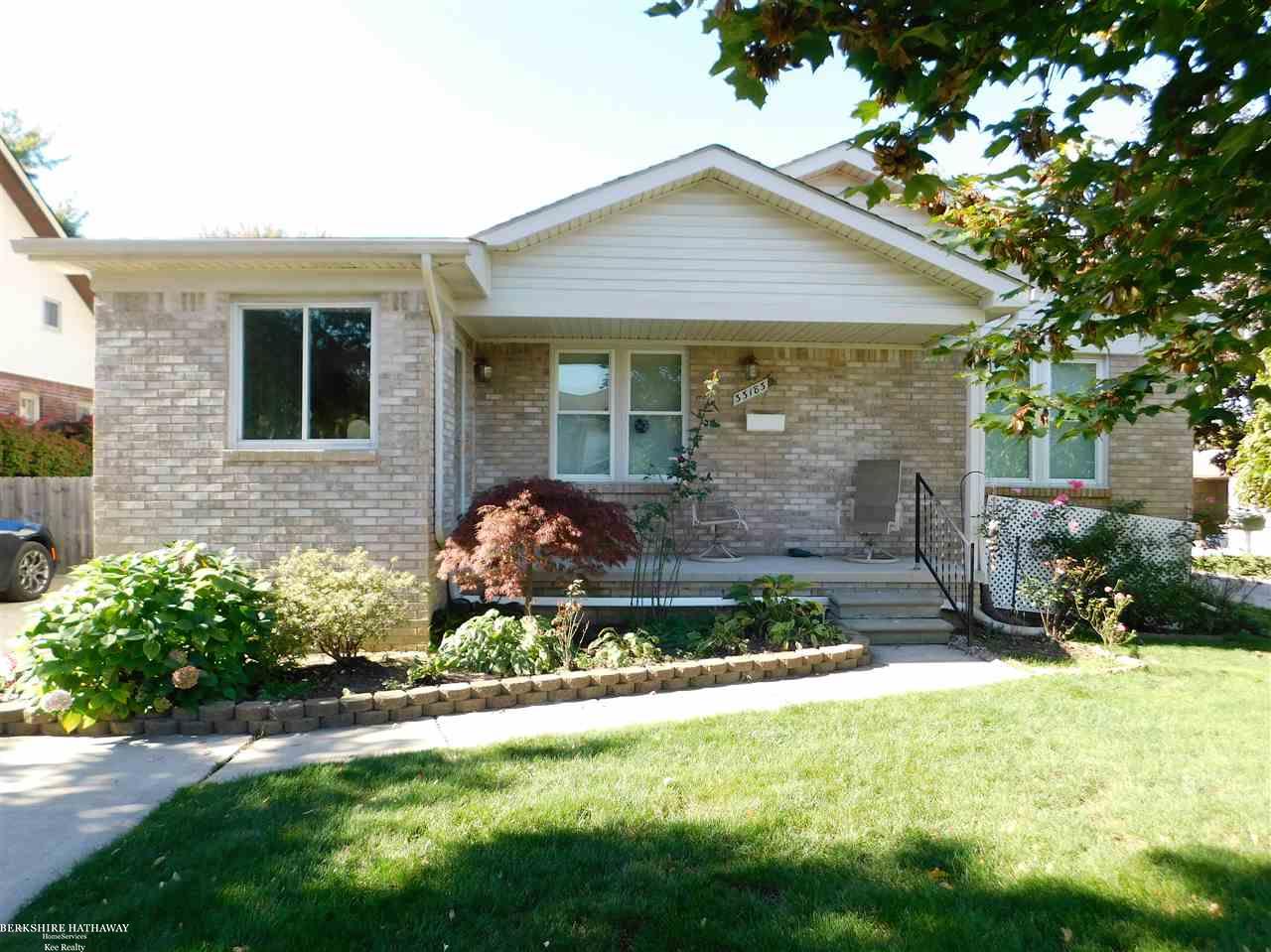 33183 Utica Road Fraser, MI 48026 - Photo 1 of 22 31333500.JPG