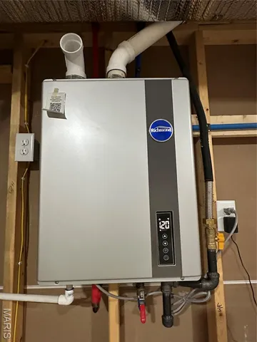 $425,000 | 508 Shoshone Drive, Waynesville, MO 65583