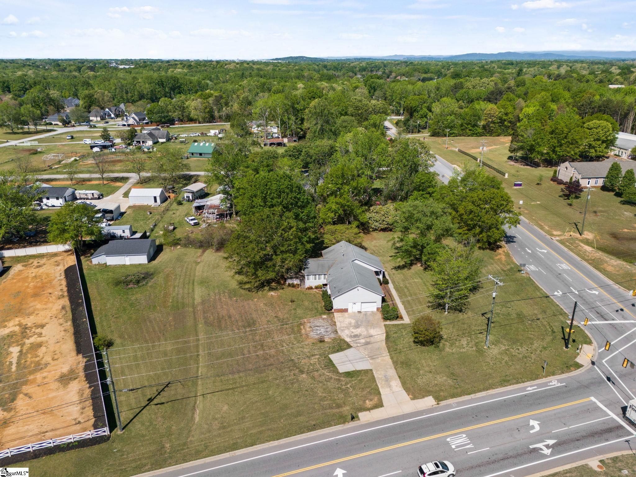 2604 Roper Mountain Road Simpsonville, SC 29681 - Photo 34 of 43