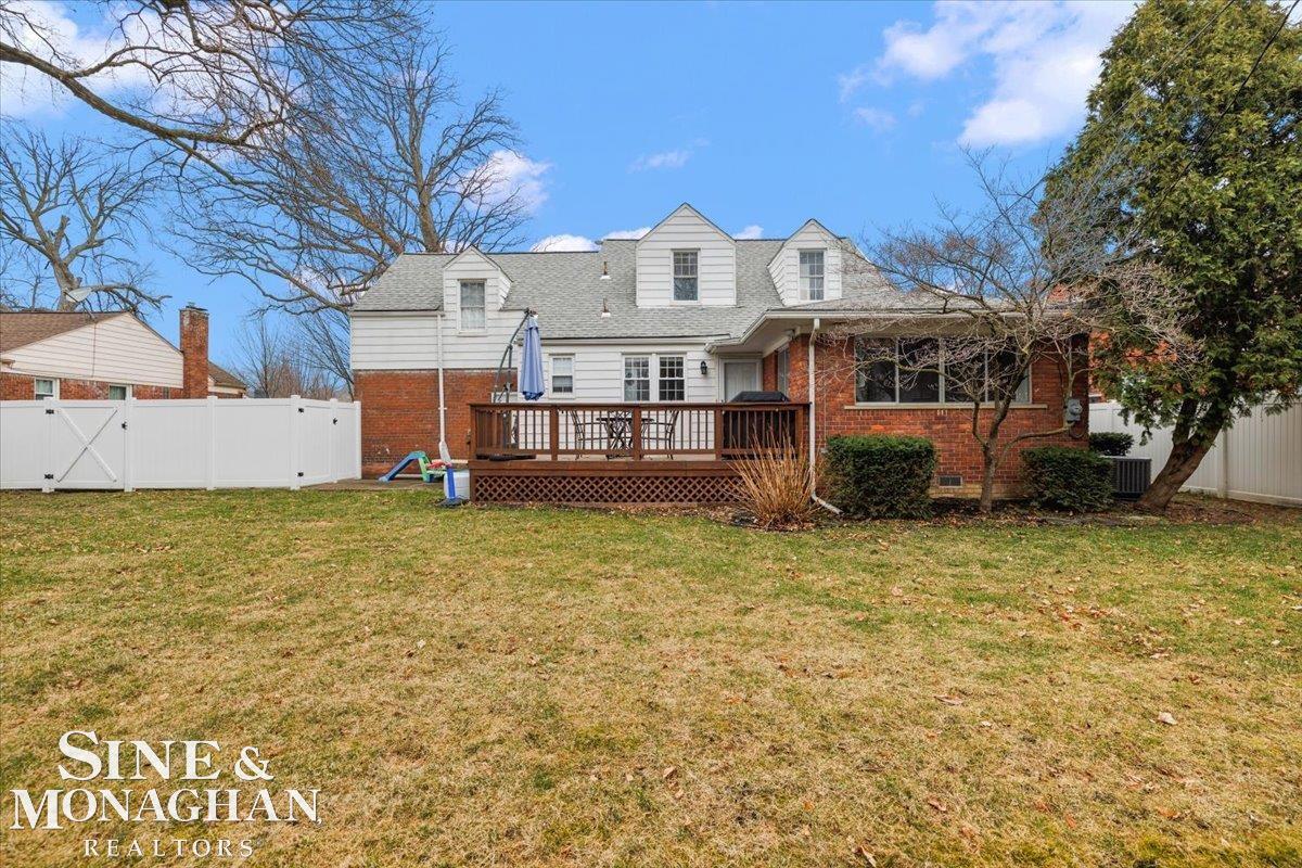 2207 Hawthorne Road Grosse Pointe Woods, MI 48236 - Photo 40 of 42