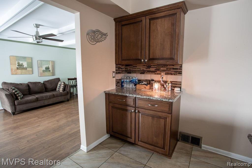 15614 Millar Road Clinton Township, MI 48036 - Photo 20 of 31 111A1385.jpg