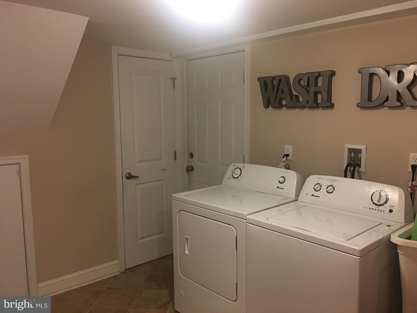3577 Brookview Road Philadelphia, PA 19154 - Photo 21 of 25 Laundry Room