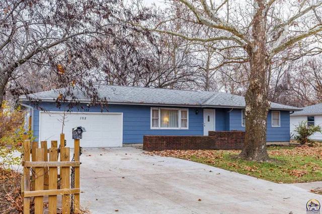 $220,000 | 102 Navarre Street, Rossville, KS 66533