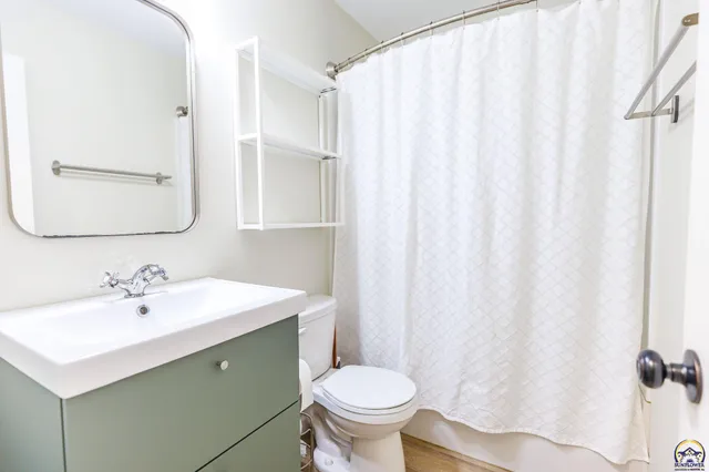 $220,000 | 102 Navarre Street, Rossville, KS 66533