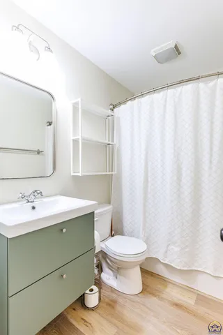 $220,000 | 102 Navarre Street, Rossville, KS 66533