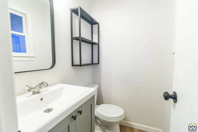 $220,000 | 102 Navarre Street, Rossville, KS 66533