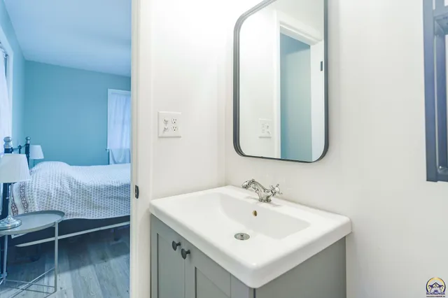 $220,000 | 102 Navarre Street, Rossville, KS 66533