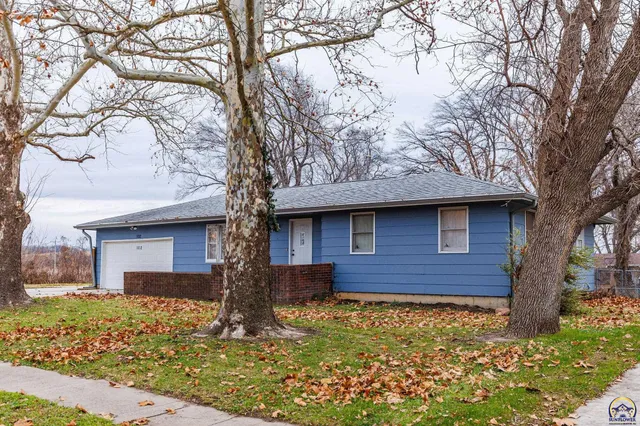 $220,000 | 102 Navarre Street, Rossville, KS 66533