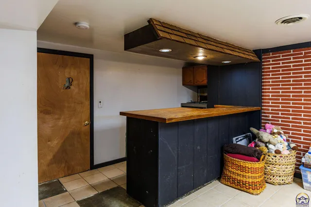 $220,000 | 102 Navarre Street, Rossville, KS 66533