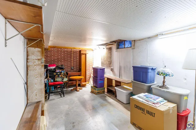 $220,000 | 102 Navarre Street, Rossville, KS 66533