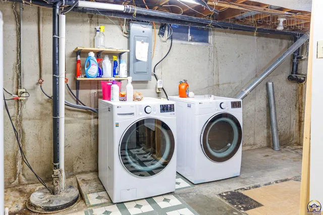 $220,000 | 102 Navarre Street, Rossville, KS 66533