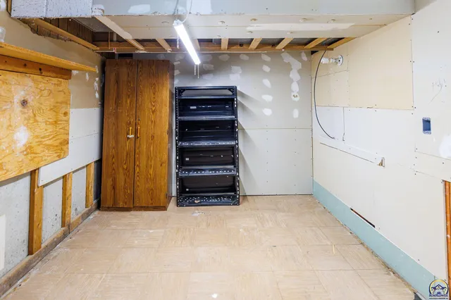 $220,000 | 102 Navarre Street, Rossville, KS 66533