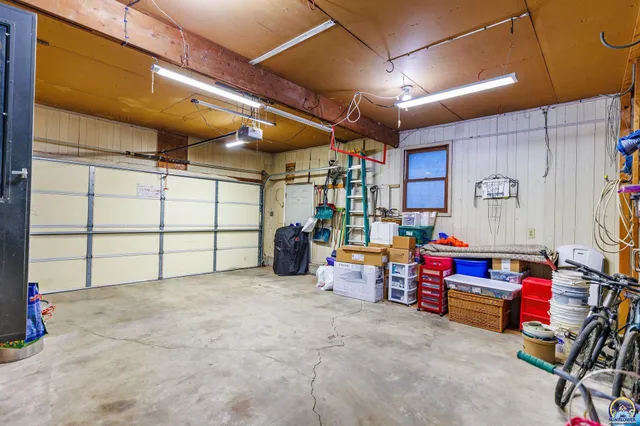 $220,000 | 102 Navarre Street, Rossville, KS 66533