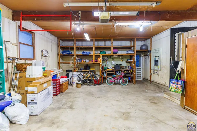 $220,000 | 102 Navarre Street, Rossville, KS 66533