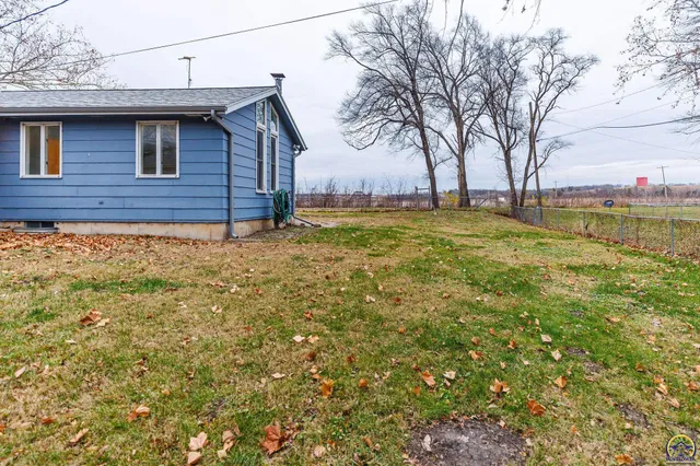 $220,000 | 102 Navarre Street, Rossville, KS 66533