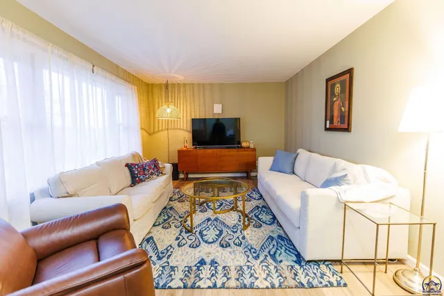 $220,000 | 102 Navarre Street, Rossville, KS 66533