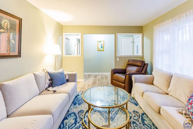 $220,000 | 102 Navarre Street, Rossville, KS 66533