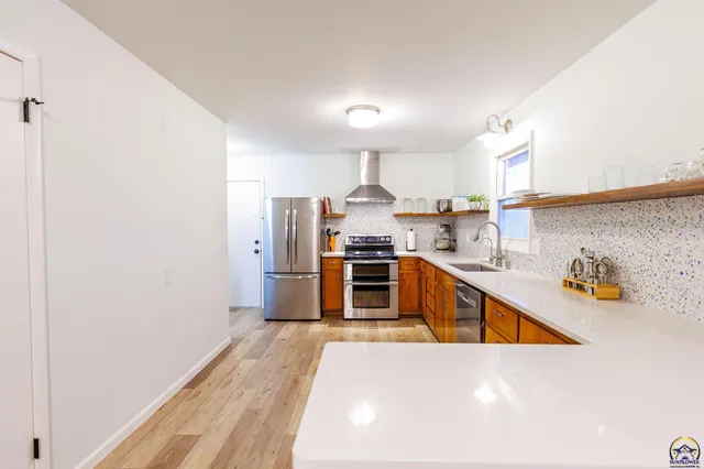 $220,000 | 102 Navarre Street, Rossville, KS 66533