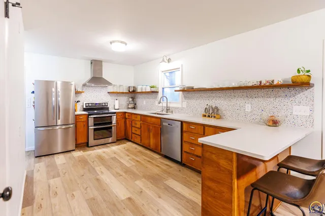 $220,000 | 102 Navarre Street, Rossville, KS 66533