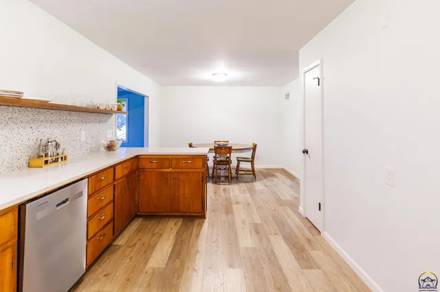 $220,000 | 102 Navarre Street, Rossville, KS 66533