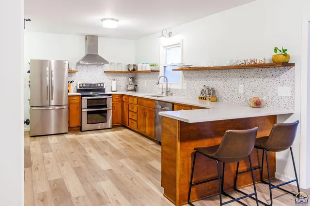 $220,000 | 102 Navarre Street, Rossville, KS 66533